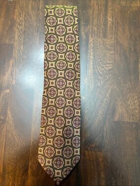 NWT Chaps Classic Geometric Burgundy and Gold Men's Tie